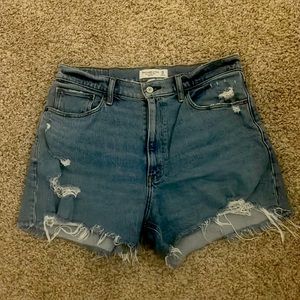 Abercrombie & Fitch The 4” Mom Short - High Rise